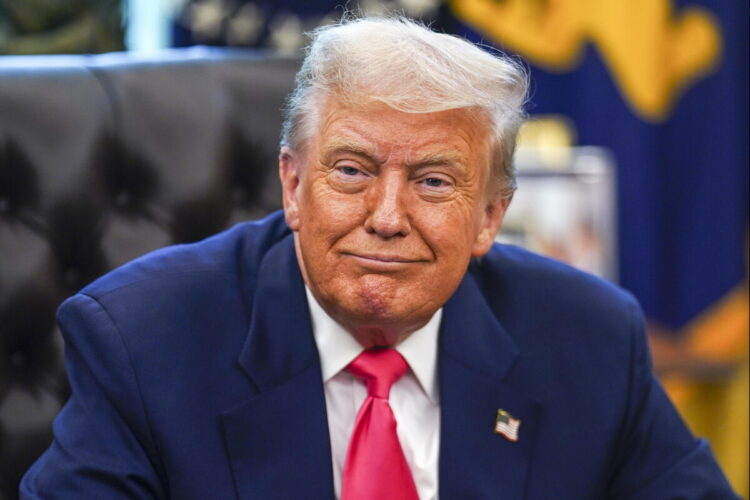 Donald Trump alla Casa Bianca durante una conferenza stampa