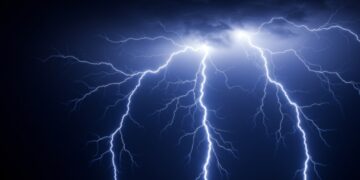 Un fulmine uccide un motociclista in vacanza nel Salento