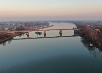 Una veduta del fiume Po nei pressi di San Benedetto Po nel mantovano