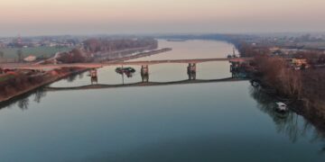 Una veduta del fiume Po nei pressi di San Benedetto Po nel mantovano