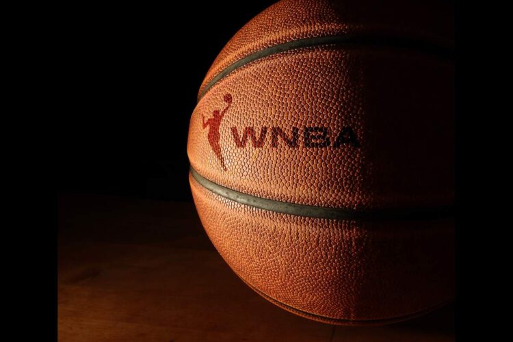 Lancio di sex toys in campo in WNBA