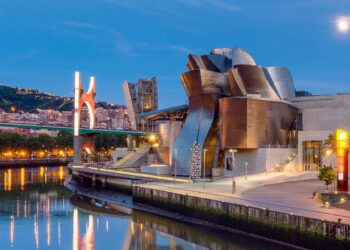 In Spagna esiste una città che batte Madrid in fascino: il mix perfetto di cultura e bellezze naturali