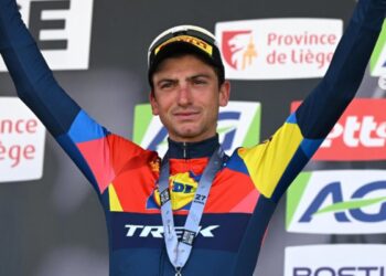 Giulio Ciccone esulta dopo una vittoria