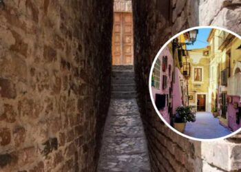 È la strada più stretta d’Italia: solo 43 cm di larghezza, scopri in quale borgo marchigiano si trova questo record unico