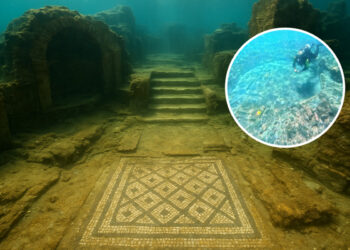 Mistero nei fondali del Golfo di Napoli: scoperti i bagni privati di Cicerone, sommersi e intatti da oltre 2000 anni e riemersi oggi in modo sorprendente
