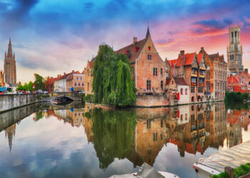 Non tutti lo sanno: a Brugge c’è un borgo medievale che sembra uscito da un film Disney