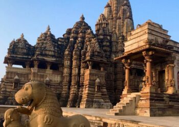 Khajuraho, la città che unisce sacro e profano: cosa vedere tra i templi più iconici del patrimonio UNESCO