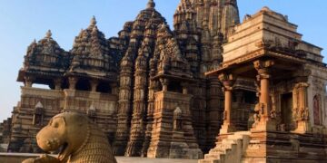 Khajuraho, la città che unisce sacro e profano: cosa vedere tra i templi più iconici del patrimonio UNESCO
