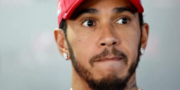 “Mi sento inutile”: la frase choc di Hamilton che fa tremare la Ferrari