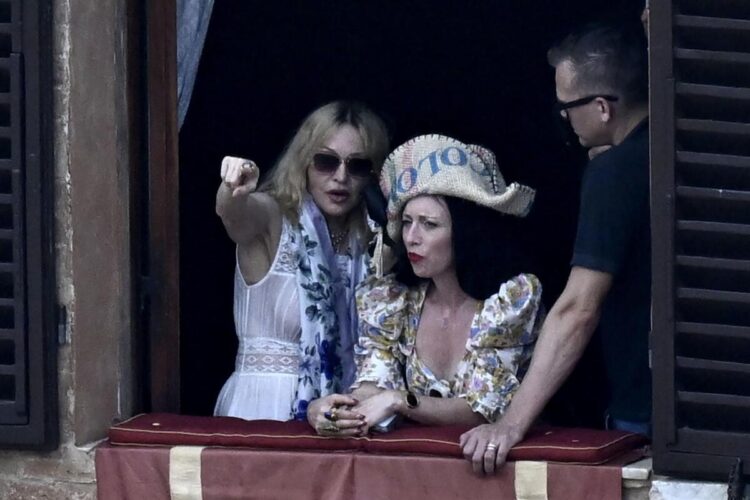 Madonna assiste al Palio di Siena 2025