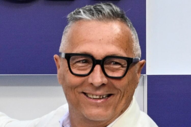 Un primo piano di Paolo Belli