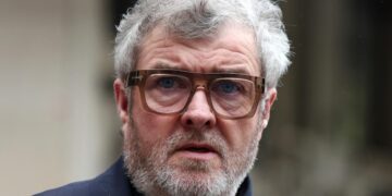 Un primo piano di Paul Gallagher, fratello degli Oasis