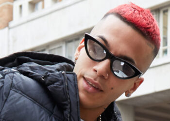 Un primo piano del trapper Sfera Ebbasta