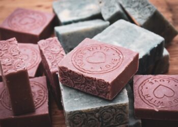 Pulire casa senza prodotti chimici: 3 ingredienti naturali che hai già