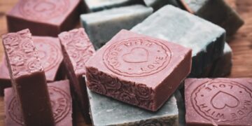 Pulire casa senza prodotti chimici: 3 ingredienti naturali che hai già