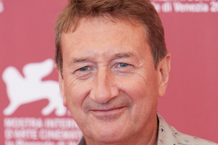 Un primo piano dello sceneggiatore britannico Steven Knight