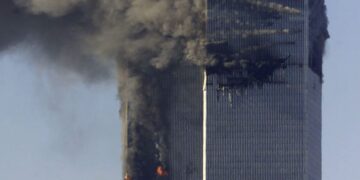 Le torri gemelle colpite nell'attentato dell'11 settembre 2001