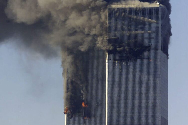 Le torri gemelle colpite nell'attentato dell'11 settembre 2001
