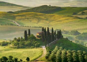 Questo borgo toscano è il luogo più bello da visitare in autunno, ma quasi nessuno lo sa