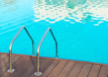 La foto di una piscina