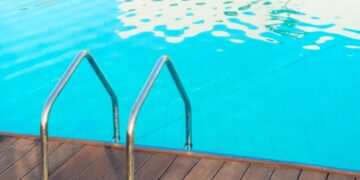 La foto di una piscina