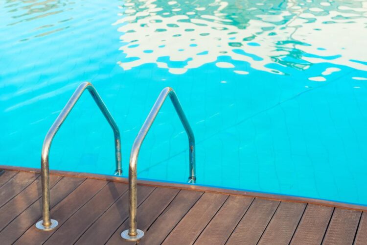 La foto di una piscina