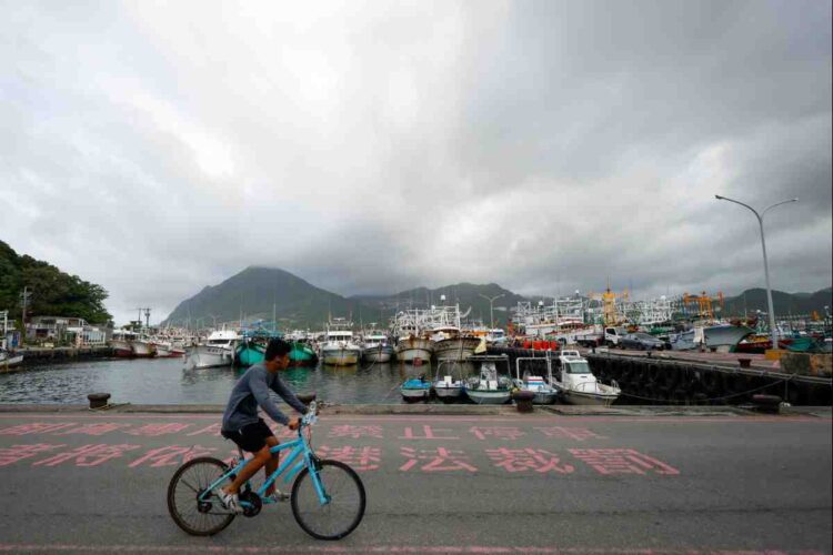 Super tifone Ragasa: evacuate 10.000 persone, oltre 1.000 voli cancellati in Asia