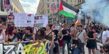 Tensioni e scontri con la polizia durante i cortei pro Gaza in diverse città italiane