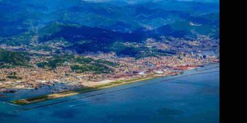 Le piste più insolite al mondo: dagli atterraggi sulla spiaggia ai green dei campi da golf