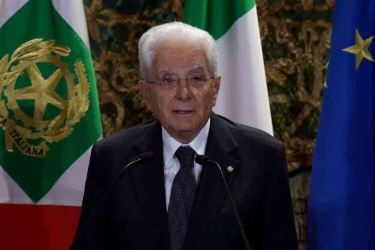 Mattarella: “Compiti affidati all’intelligenza artificiale, rischio di impoverimento culturale”