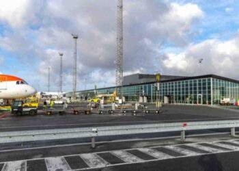 Droni su aeroporti nordici, Zelensky: “Violazione russa, serve risposta dagli alleati”