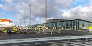 Droni su aeroporti nordici, Zelensky: “Violazione russa, serve risposta dagli alleati”