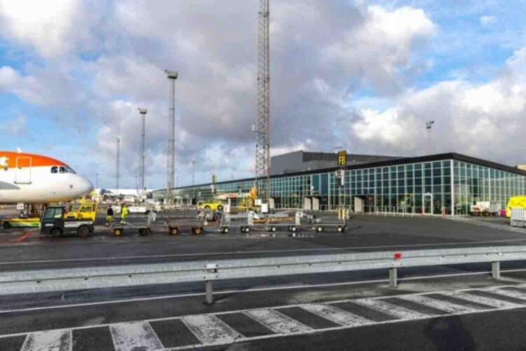 Droni su aeroporti nordici, Zelensky: “Violazione russa, serve risposta dagli alleati”