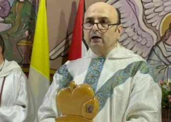 Esplosioni vicino alla parrocchia di Gaza, padre Romanelli: “Situazione terribile, restiamo per la pace”