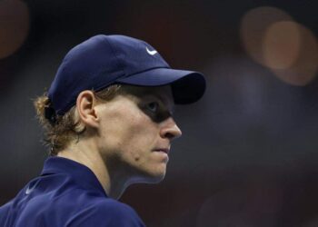 Sinner debutta con autorità a Pechino: Cilic superato in due set senza difficoltà