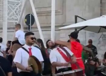 Un frame dell'aggressione al musicista della banda di Molfetta