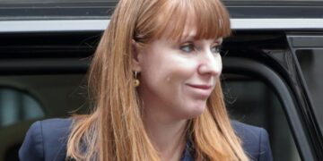 Un primo piano di Angela Rayner