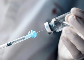 Arriva l'influenza, chi deve vaccinarsi e quando conviene farlo