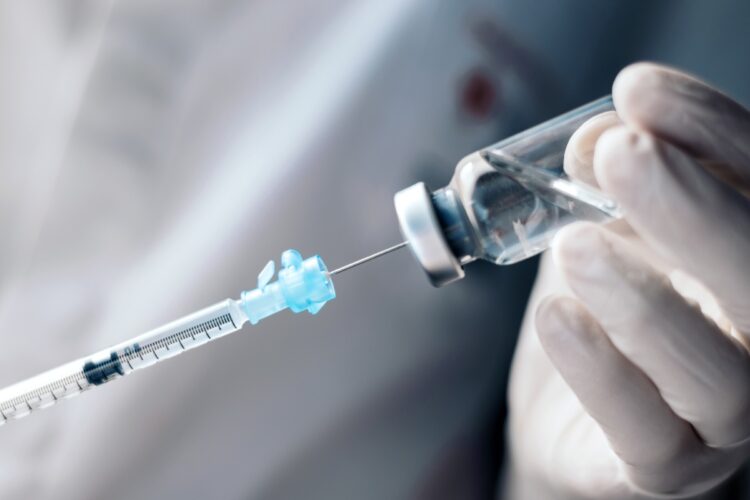 Arriva l'influenza, chi deve vaccinarsi e quando conviene farlo