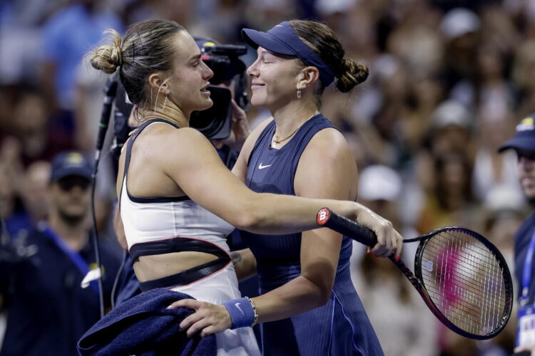 Aryna Sabalenka of Belarus greets Amanda Anisimova@ANSA