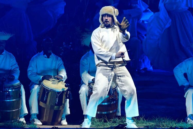 Bad Bunny durante un concerto