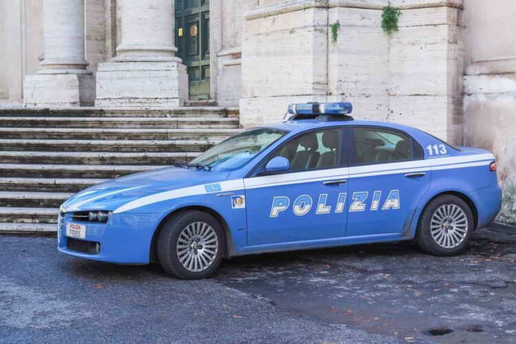 Bambina di 7 anni investita a Roma da auto della polizia