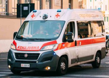 Bambino caduto dal balcone a Genova