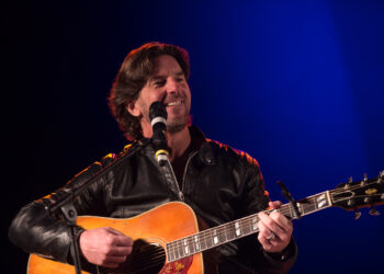 Brett_James_performing_at_Ramstein_Air_Base,_2015
