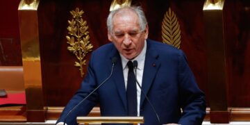 Cade il governo Bayrou in Francia