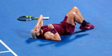 Carlos Alcaraz dolorante per l'infortunio alla caviglia