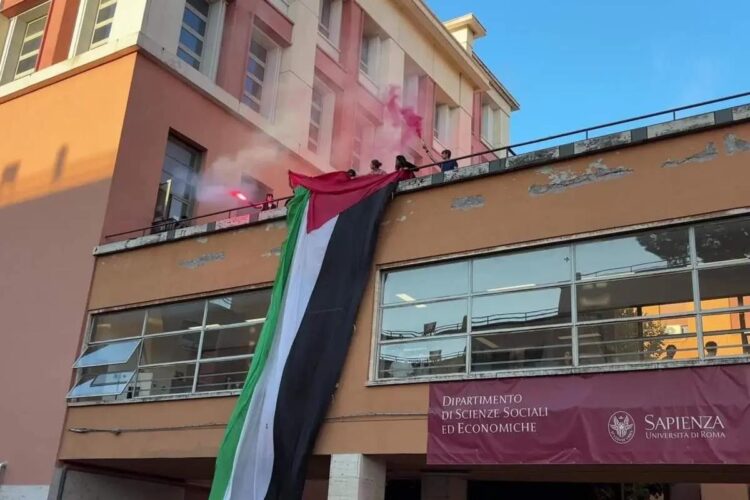 Corteo per Gaza a La Sapienza