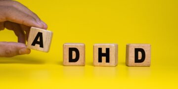 Dei blocchi di legno che formano l'acronimo ADHD