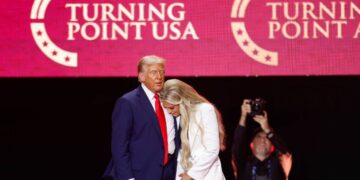 Donald Trump ed Erika Kirk alla cerimonia in memoria di Charlie Kirk