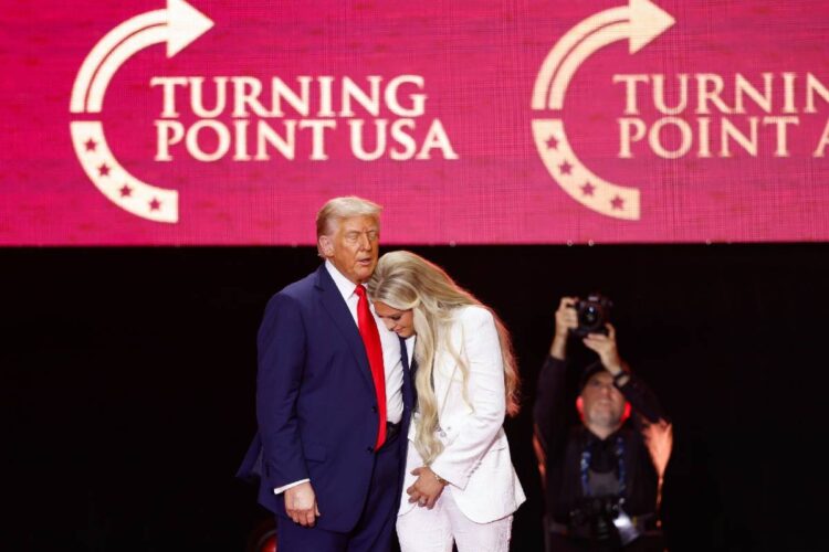 Donald Trump ed Erika Kirk alla cerimonia in memoria di Charlie Kirk